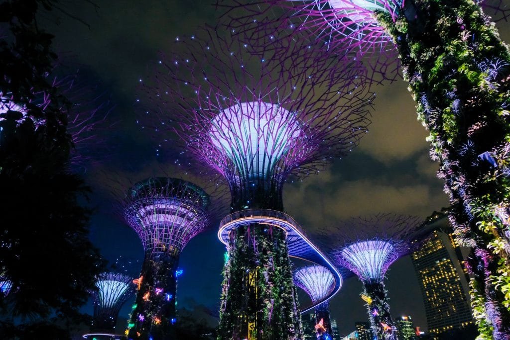 how to travel singapore on a budget