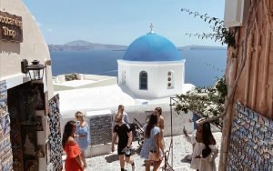 How to make your solo budget travel to Santorini amazing!