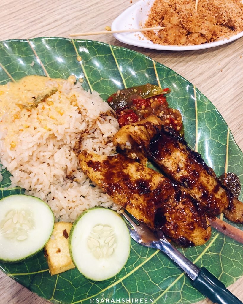 how to travel low budget in singapore